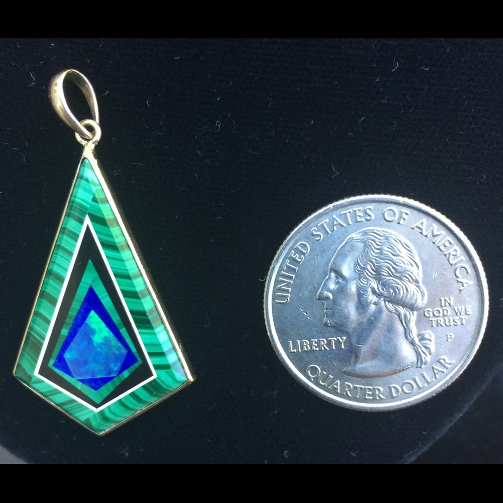 Malachite intarsia pendant. 14kt